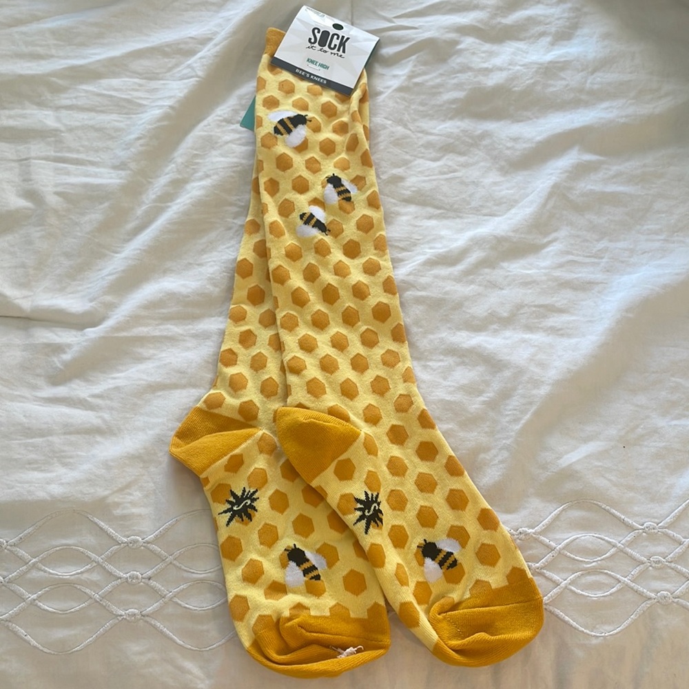 NWT Sock It To Me Knee High Socks 🐝